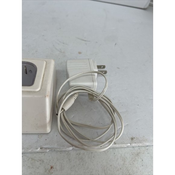 Psyclone Essentials Wii Controller Dual Recharge Charge Station PSE530 - Picture 4 of 8